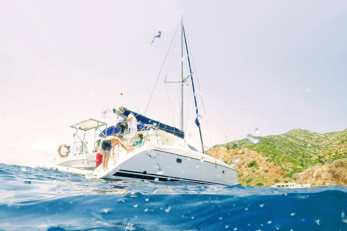 Alquiler de catamarán Nautitech 395 con patrón en Dénia